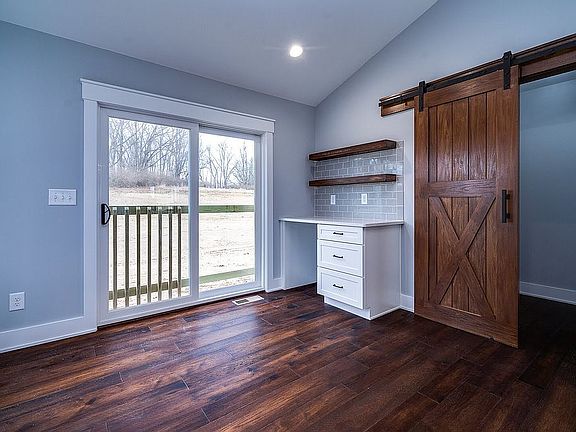 2nd image of 124 Wolf Creek Ct