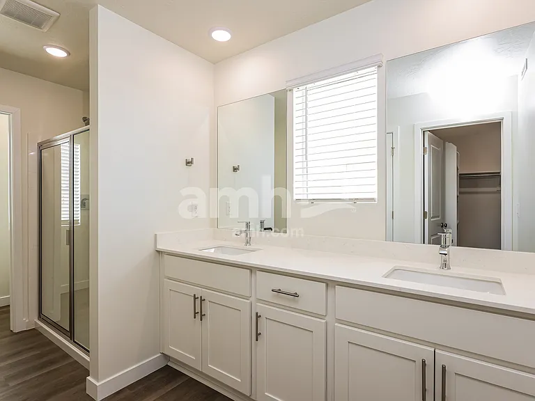 1384 W Mahogany St — Photo 11