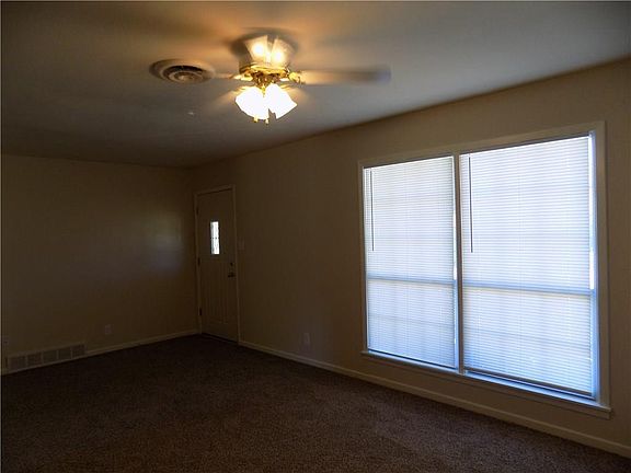 5th image of 512 NW Newton Dr