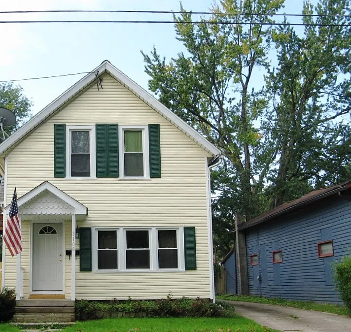 5 bed, 2070 sqft, $1,600 — Photo 1