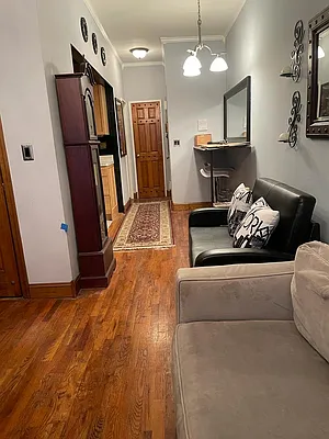 Sold by Manhattan Flats | media 3