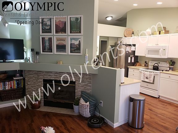 3rd image of 3411 Beth Ct NE