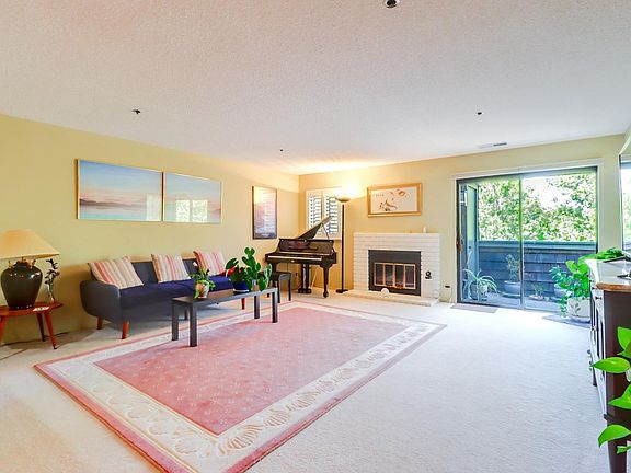 3rd image of 1658 La Terrace Cir