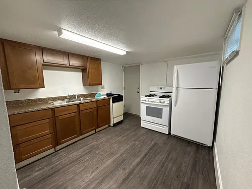 748 1/2 Cook Ave #B Photo 1