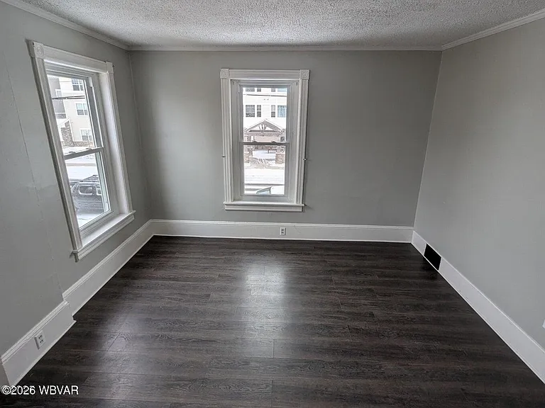 1612 Memorial Ave #2 — Photo 3