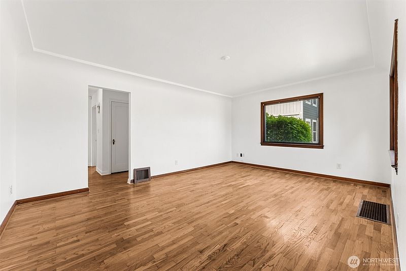 3rd image of 512 118th Street S