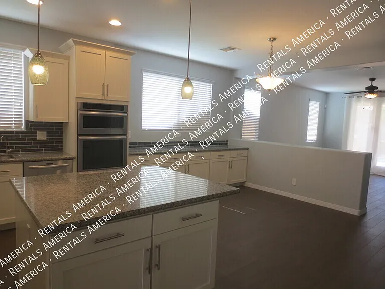 3636 E Lodgepole Dr — Photo 3