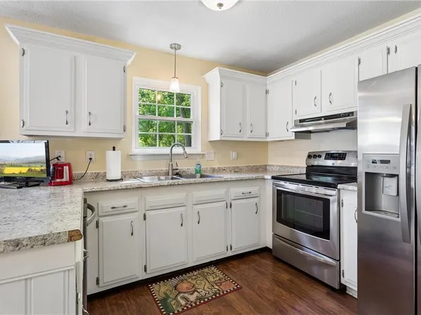 107 Smokehouse Ln, Williamsburg, VA 23185
