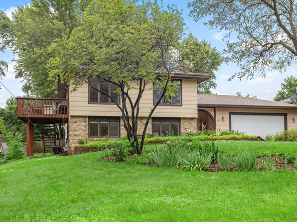 1207 E 97th St, Bloomington, MN 55425