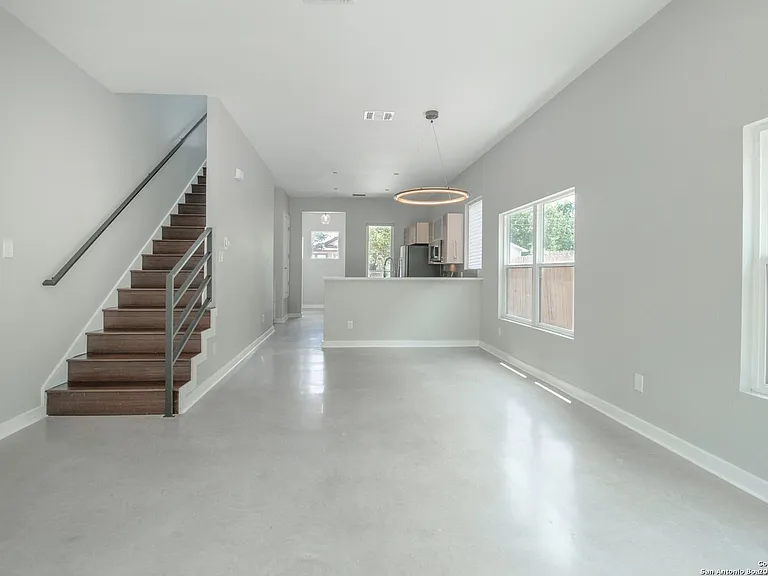 817 Potomac — Photo 16