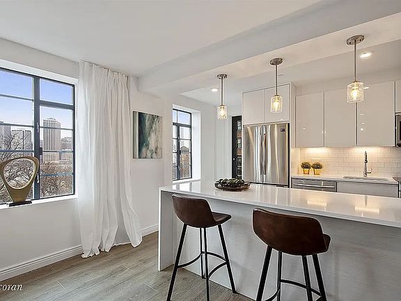 2nd image of 2 Pierrepont St #302B