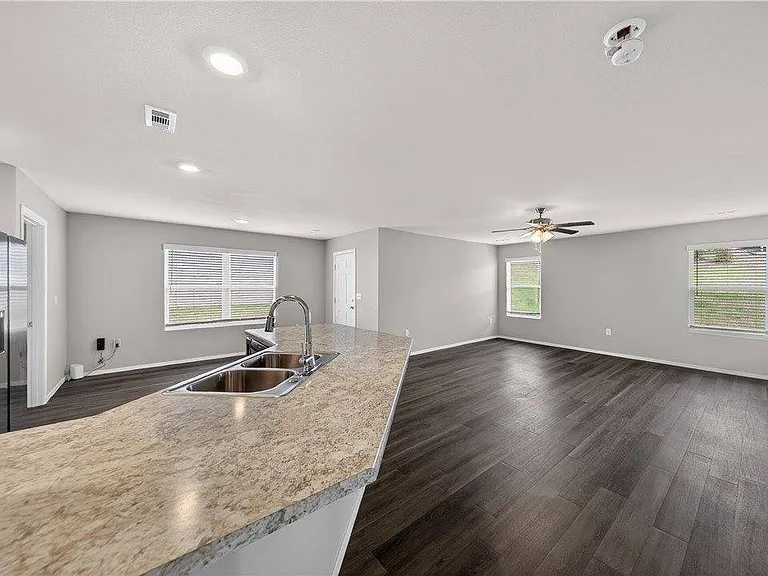 4405 SW Sackett Ave — Photo 6