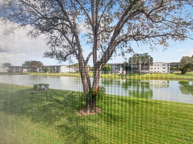 360 Fanshaw — Photo 43