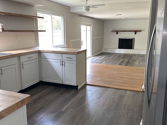 5th image of 8695 Arbutus Dr