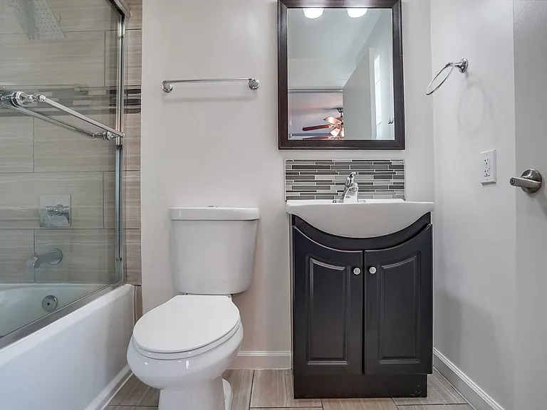 821 N. Austin Ave — Photo 32