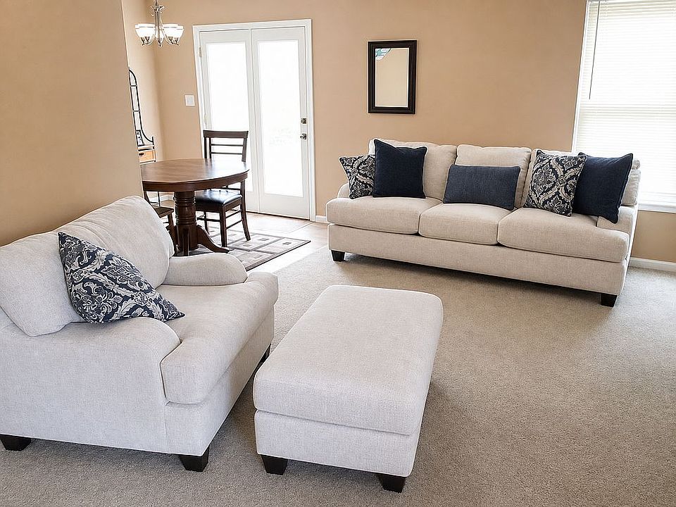 1st image of 216 Crescent Dr