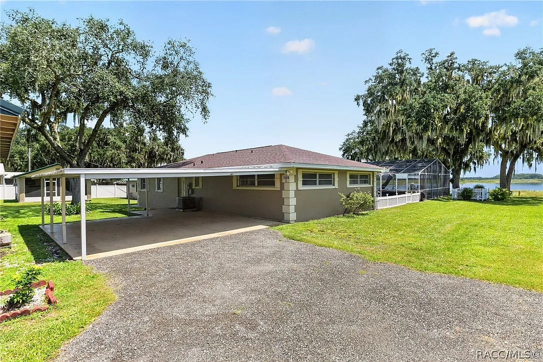 10 bed, 4768 sqft — Photo 4