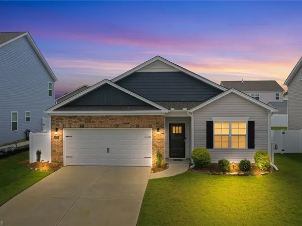 1419 Carisbrooke Dr, Mebane, NC 27302