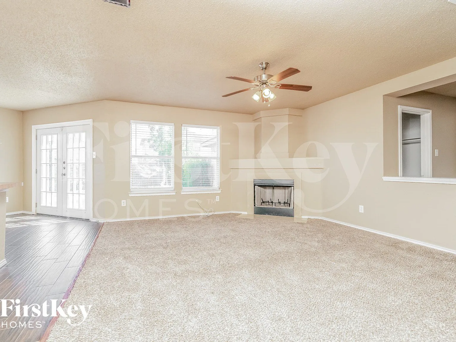 3 bed, 2.0 bath, 2076 sqft, $2,600 — Photo 3