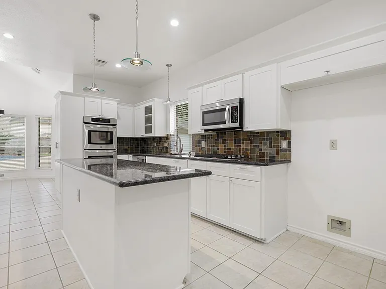 210 Wilkins Xing — Photo 14