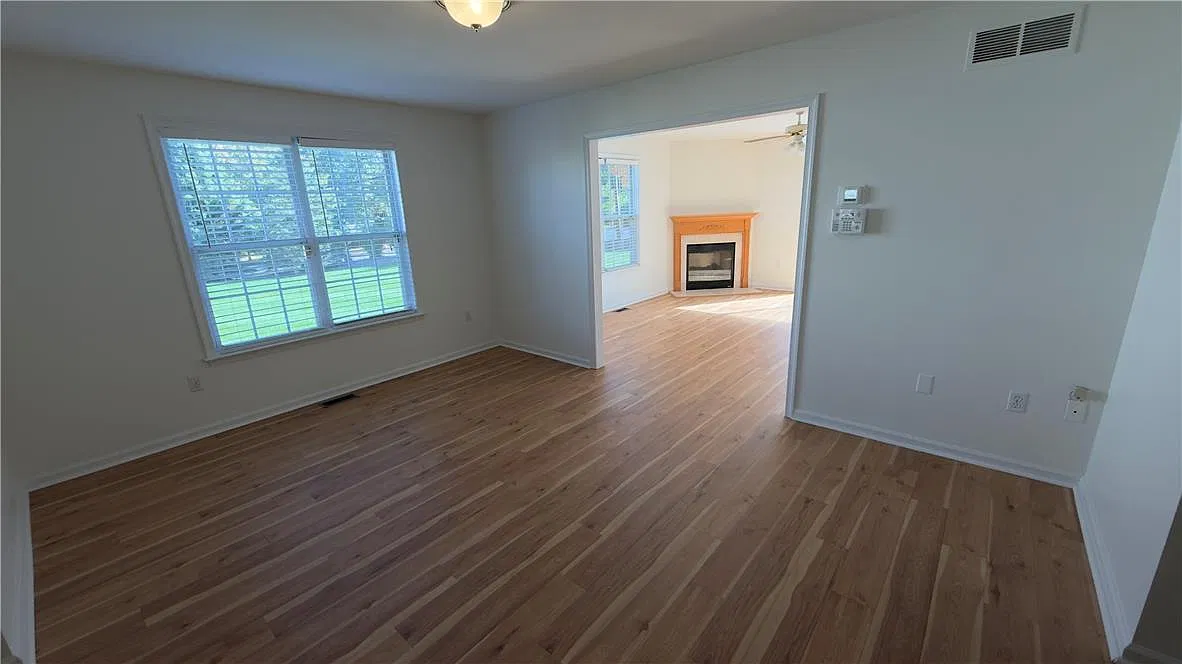 3 bed, 2.5 bath, 2296 sqft, $3,000 — Photo 4