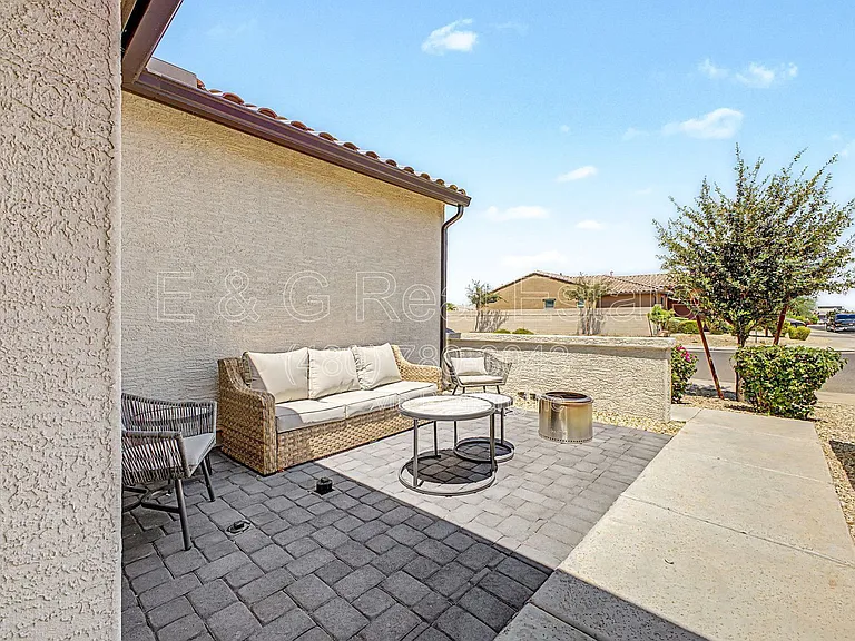 5816 N 90th Dr — Photo 4