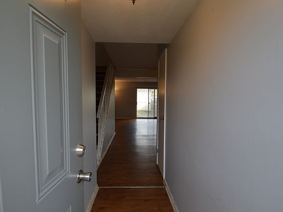 4th image of 7471 Country Brook Dr