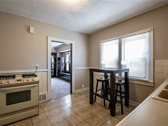 5th image of 3528 W 98th St