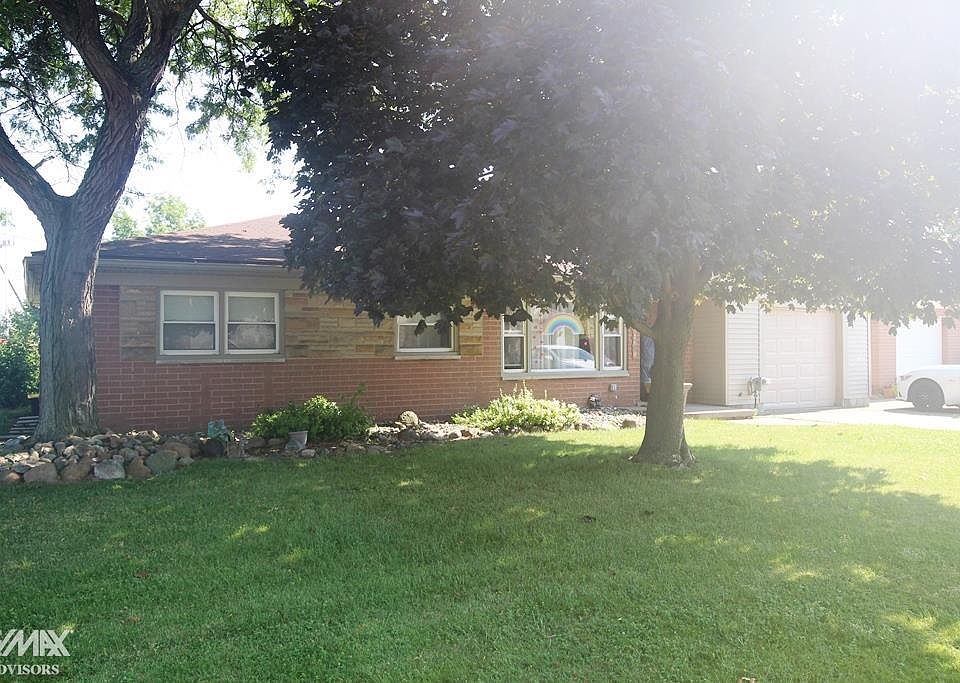 1st image of 31628 Linden Ave