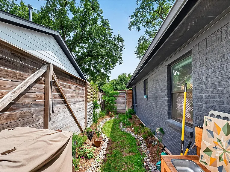 209 Woodard St — Photo 42