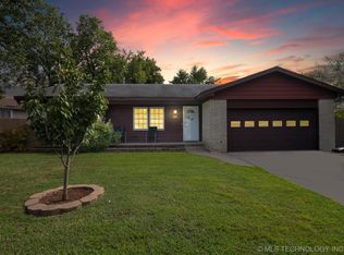 225 W Vandalia St S, Broken Arrow, OK 74012