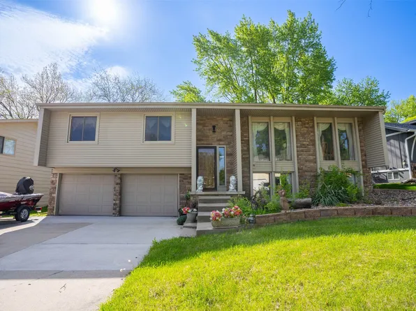 4301 98th St, Urbandale, IA 50322