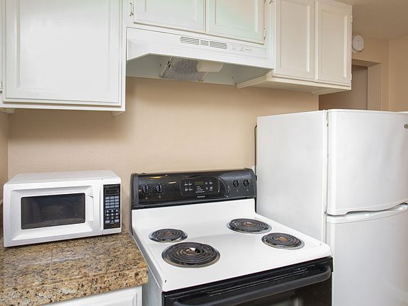 2nd image of 73355 Guadalupe Ave APT J