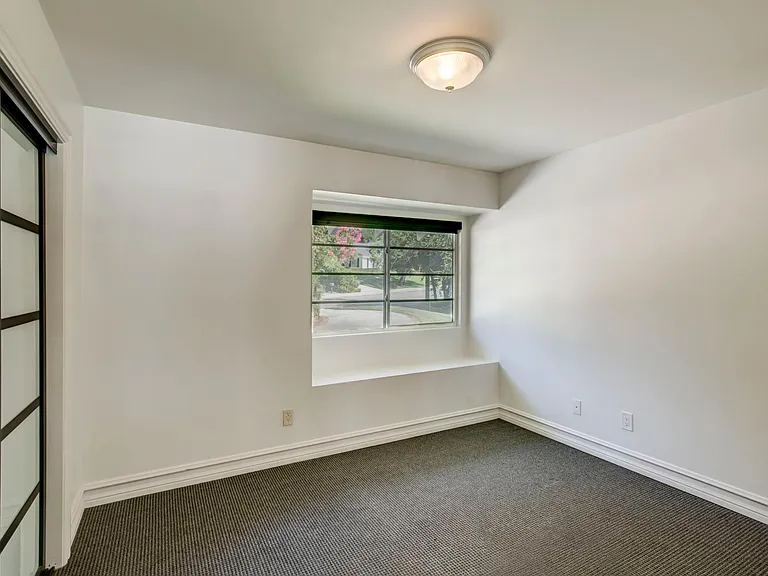 1710 Country Club Dr — Photo 34