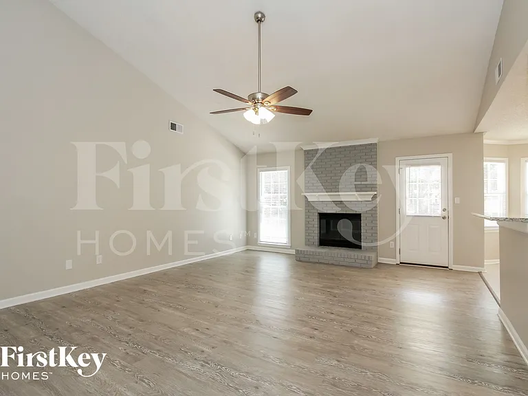 13646 Annsdale Ln — Photo 4