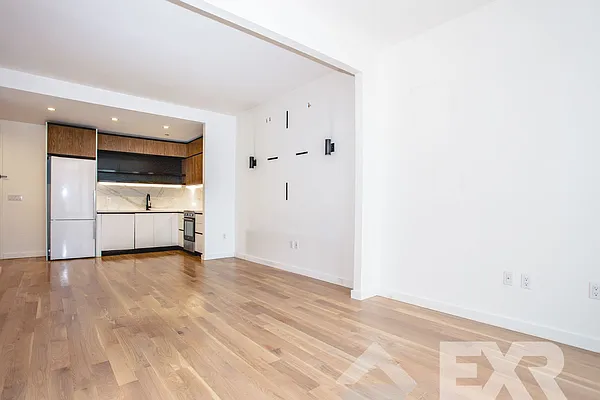 Rented by EXR | media 4