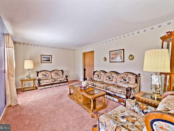 4th image of 822 Yvette Dr