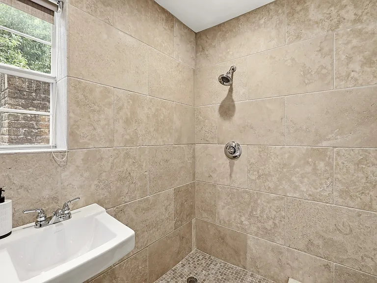 825 Thomasson Dr — Photo 24