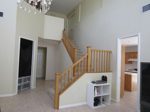 4th image of 1004 Poplar Ct