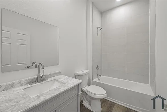 827 Carpenter St E — Photo 11