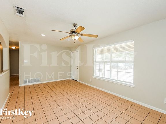 3rd image of 523 Pinehurst Blvd