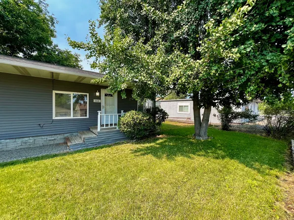 404 S 3rd St, Selah, WA 98942