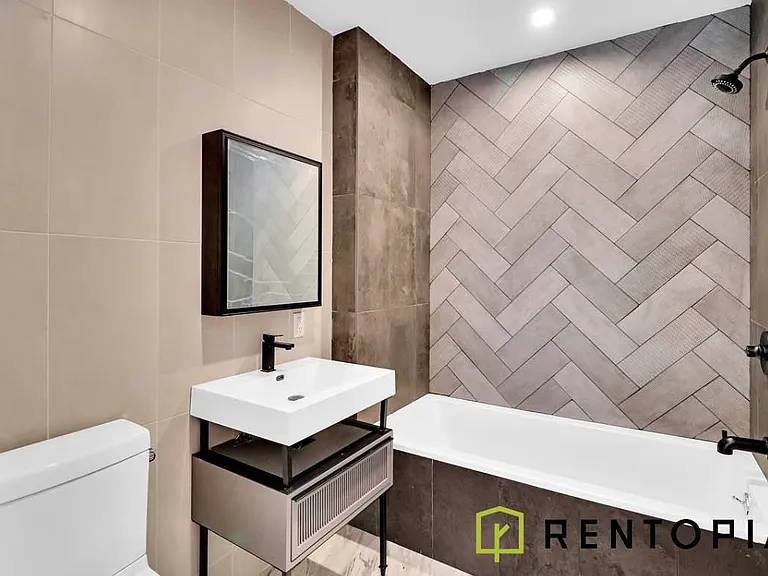 5 Withers St #4D — Photo 8