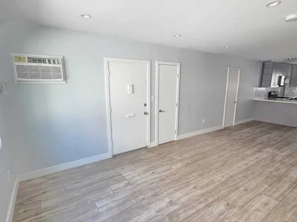 5341 Vantage Ave APT 3, Valley Village, CA 91607