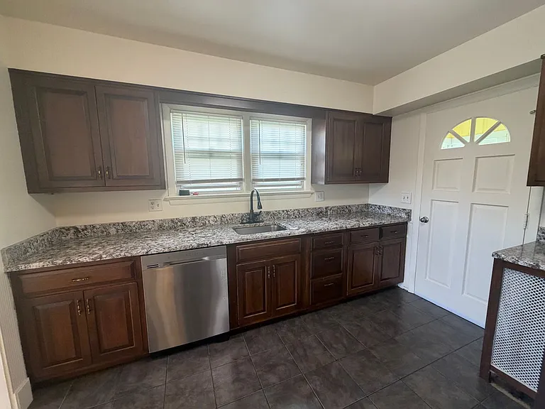 5 E Walnut St — Photo 10