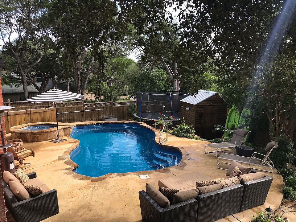1st image of 921 Rosemary Dr