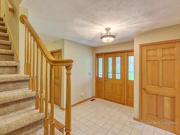5th image of 14869 Meddler Ave