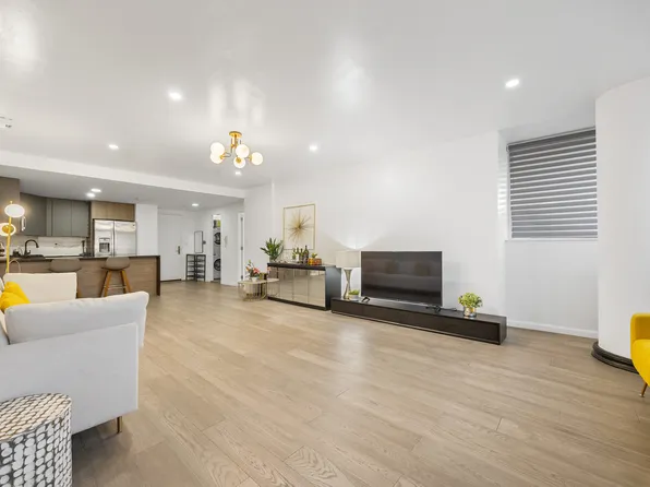 133-38 Sanford Avenue image 6 of 21