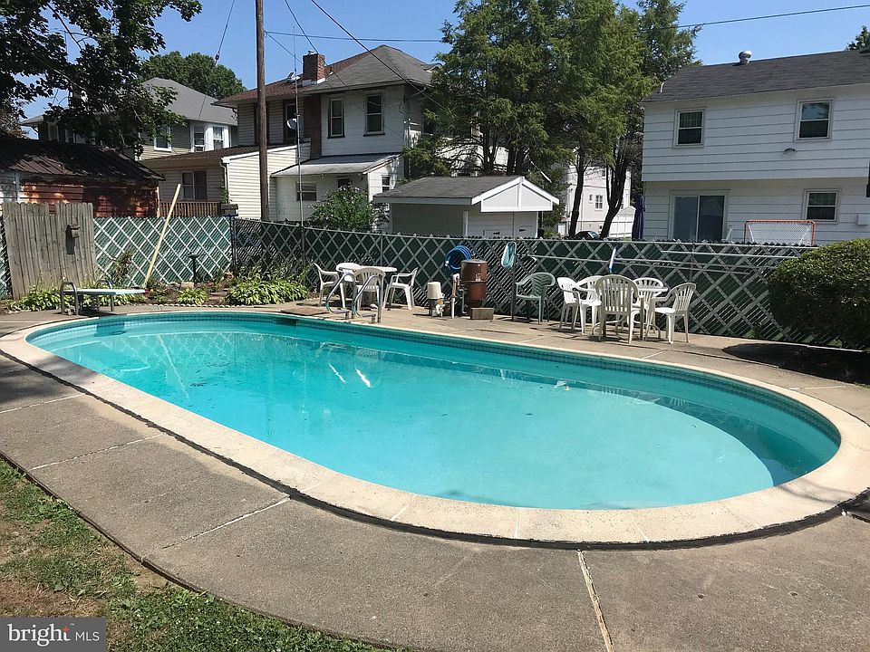 2nd image of 411 Yale Ave