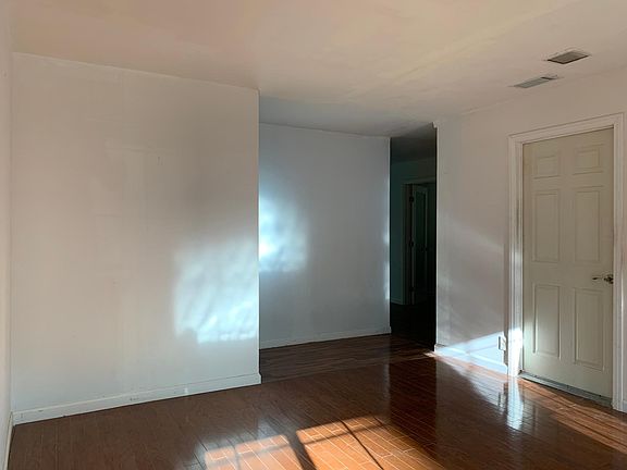 3rd image of 1879 E Woodgate Dr
